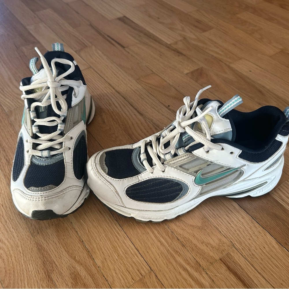 Vintage Nike 2003 Air Icarus 
Size 6